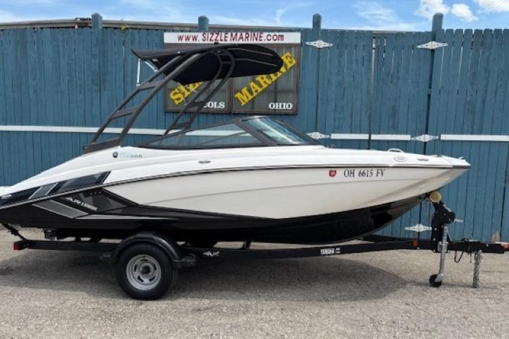 2018 Yamaha Boats AR195
