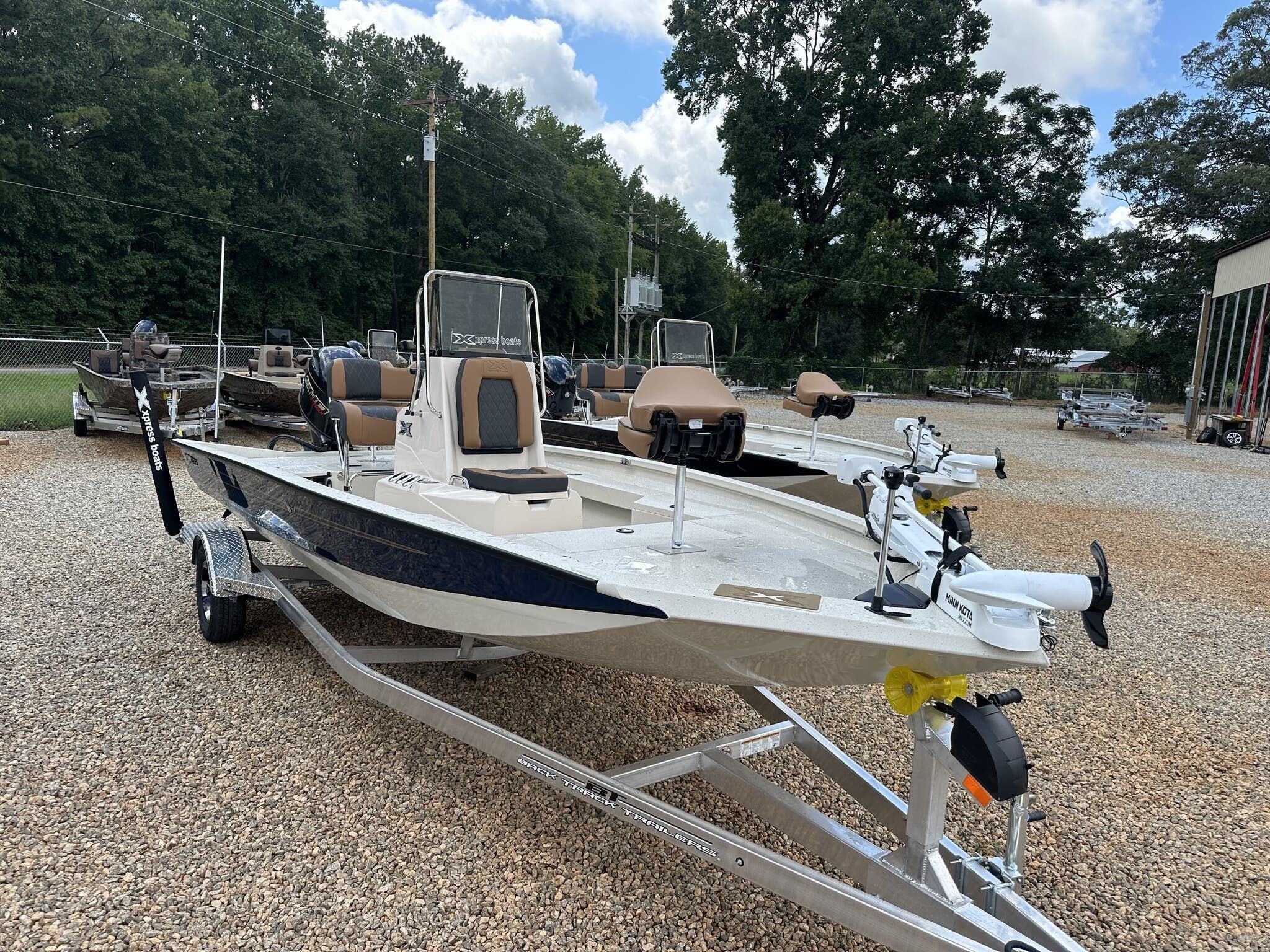 2026 Xpress Hyper-Lift Bay Series H20 Bay