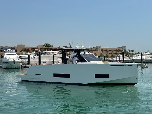 2023 De Antonio Yachts D42 Open