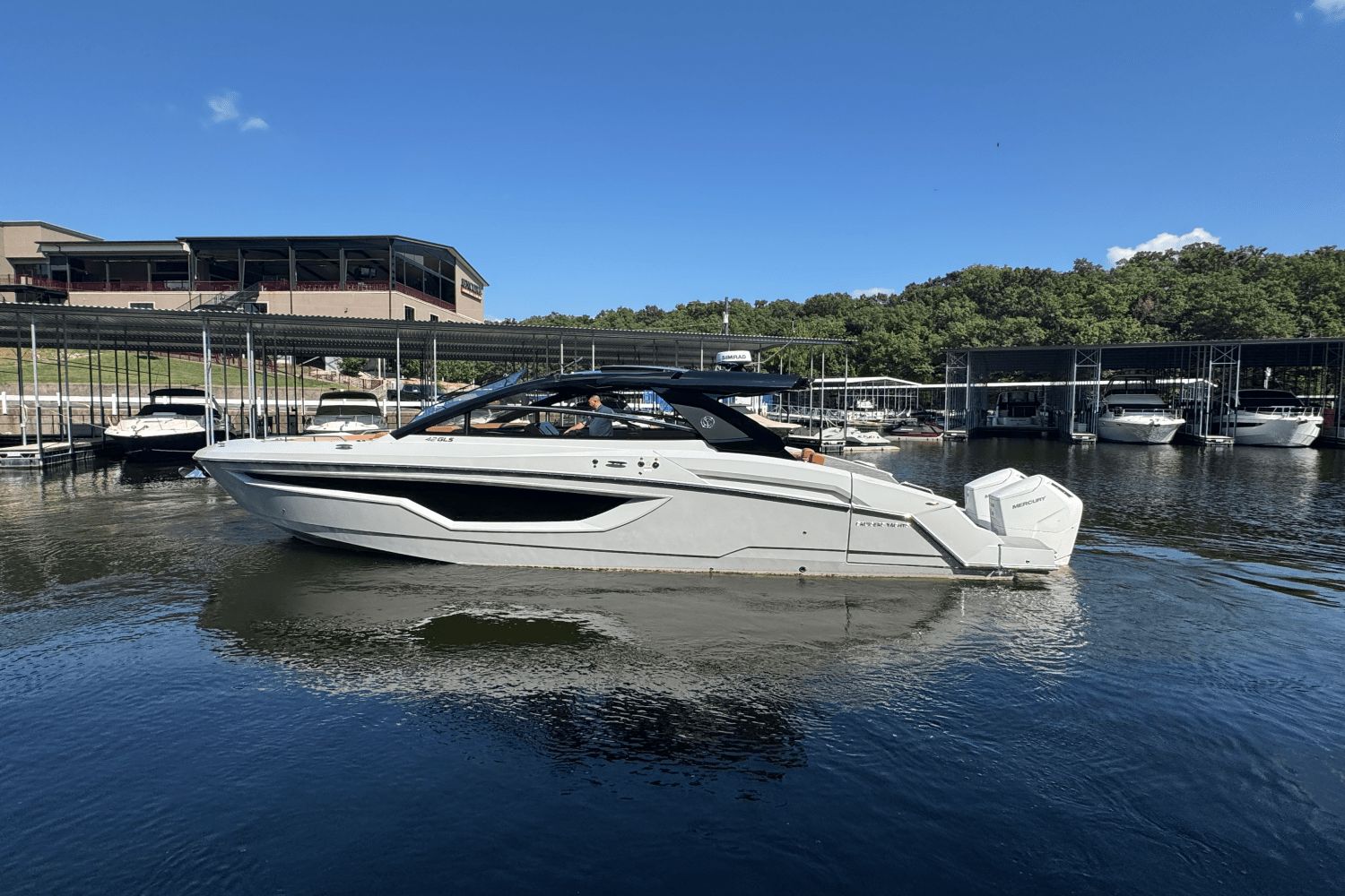 2025 Cruisers Yachts 42 GLS Outboard