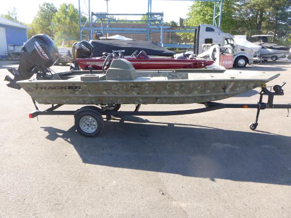 Tracker Grizzly 1648 SC 2024 Tracker Grizzly 1648 SC boat on trailer, parked outdoors.