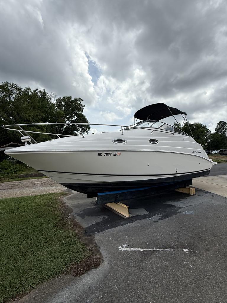 Regal 2665 Cabin Cruiser