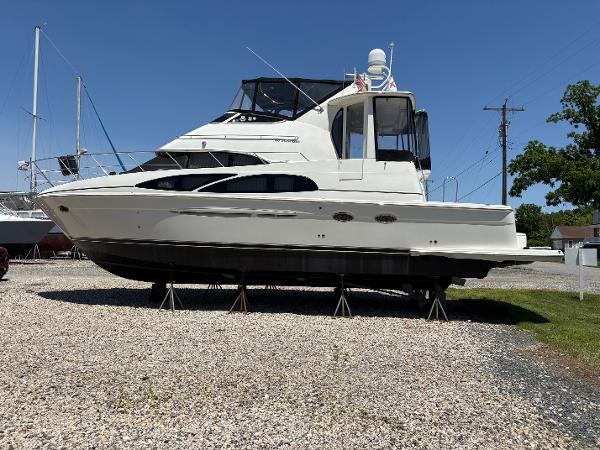 2005 Carver 44 CPMY