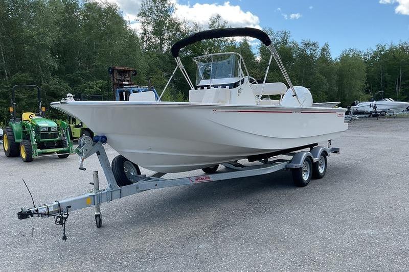 2025 Boston Whaler 210 Montauk