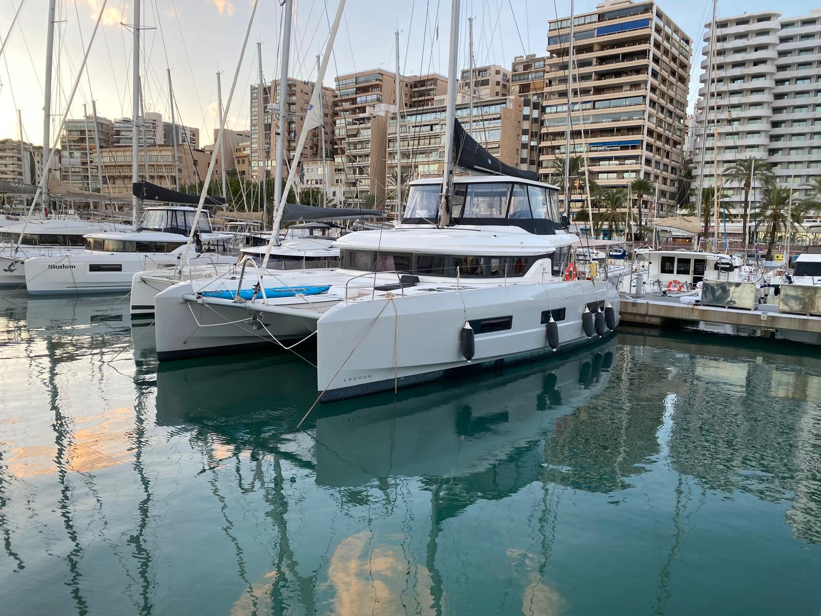 2023 Lagoon 55