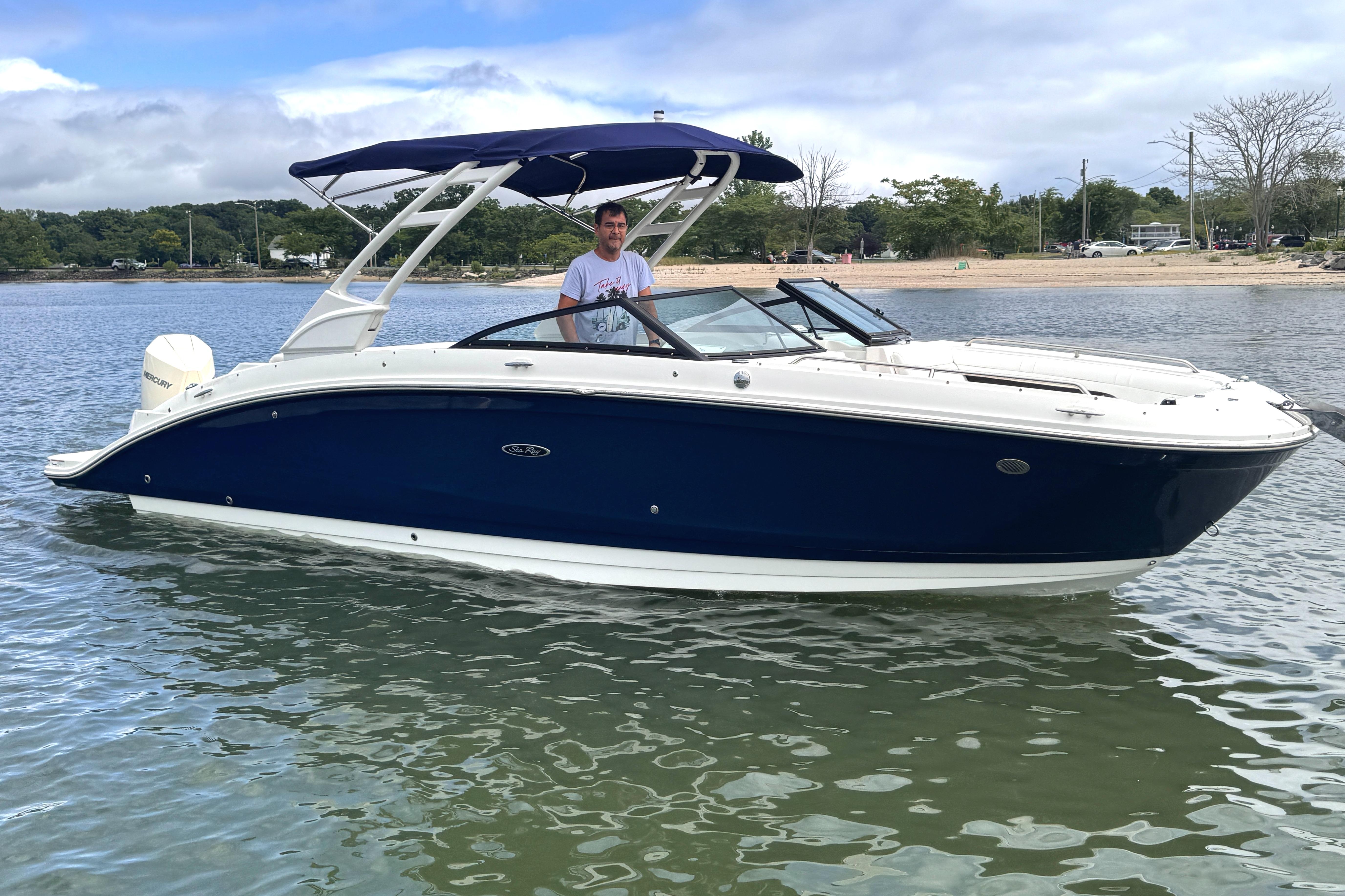 2024 Sea Ray SDX 270 Outboard