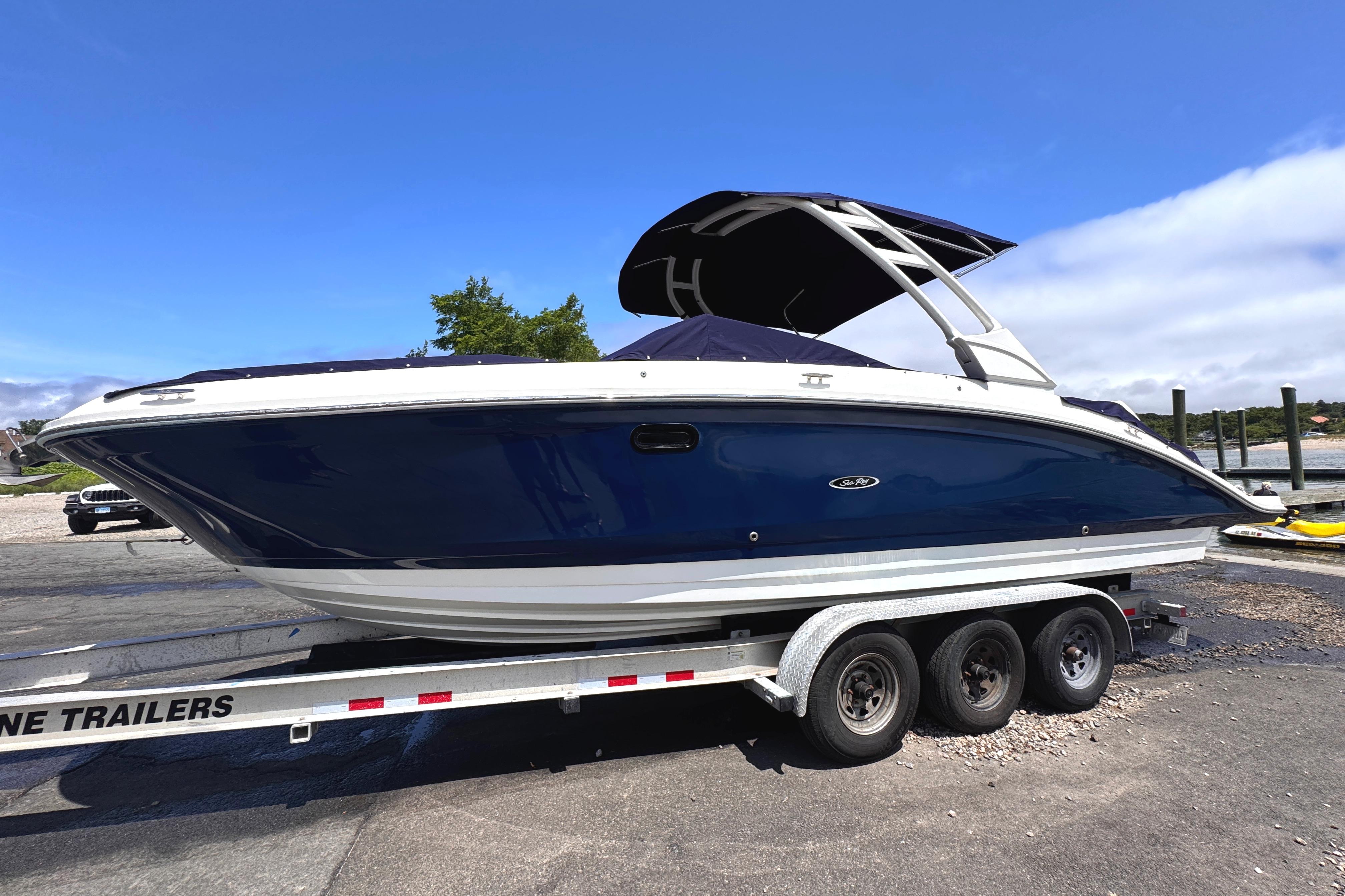2024 Sea Ray SDX 270 Outboard