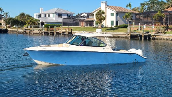 2016 Pursuit DC 325 Dual Console