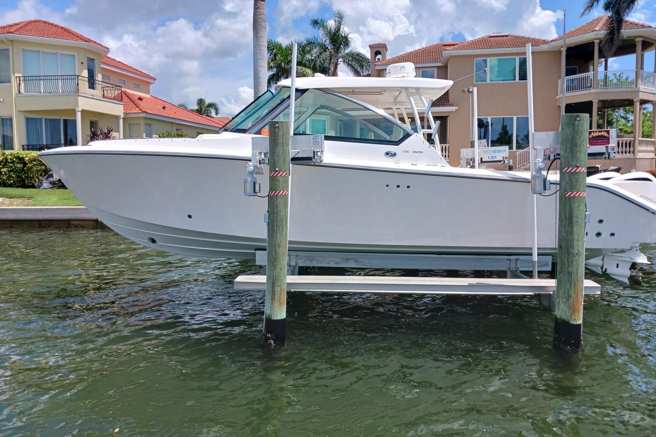 2016 Pursuit DC 325 Dual Console