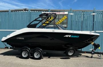 2025 Yamaha Boats AR220