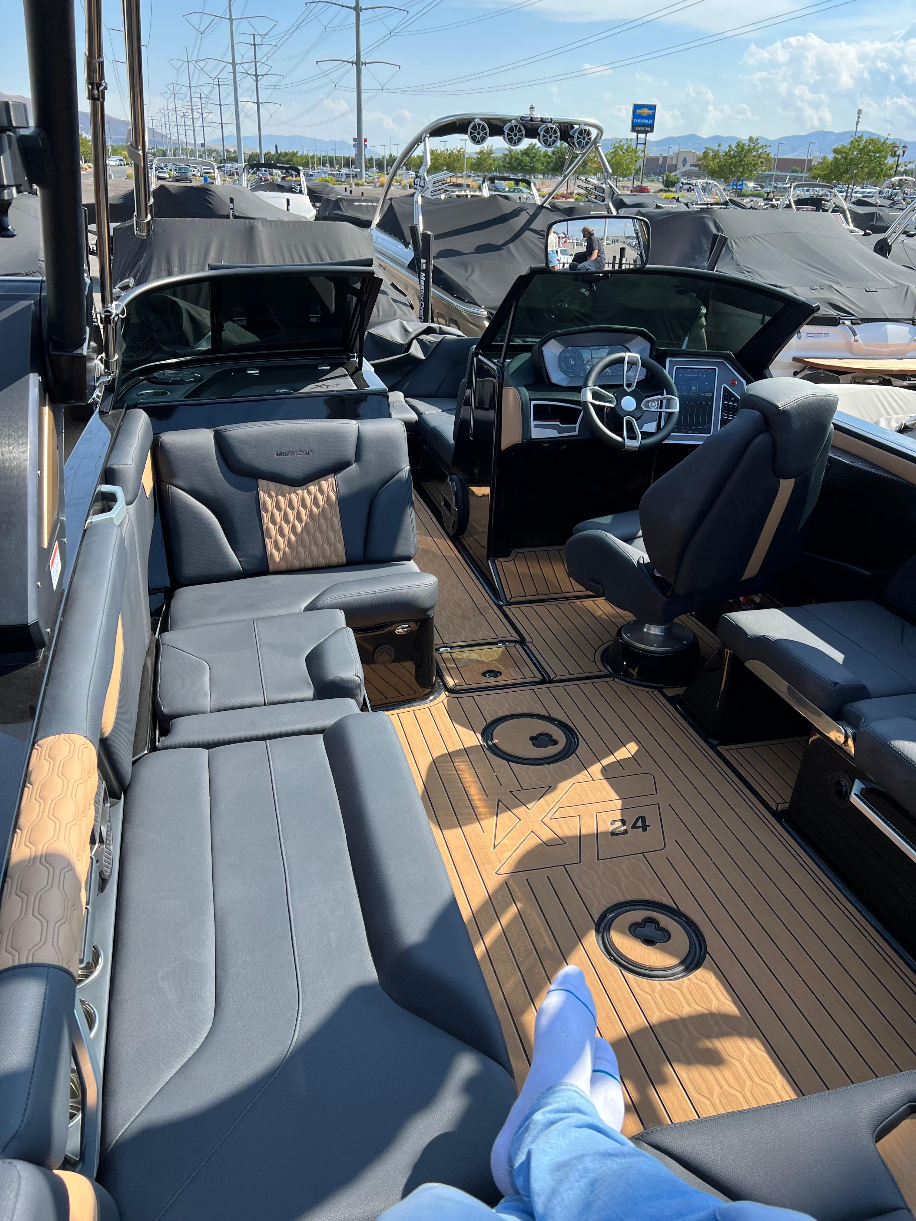 2022 MasterCraft XT24