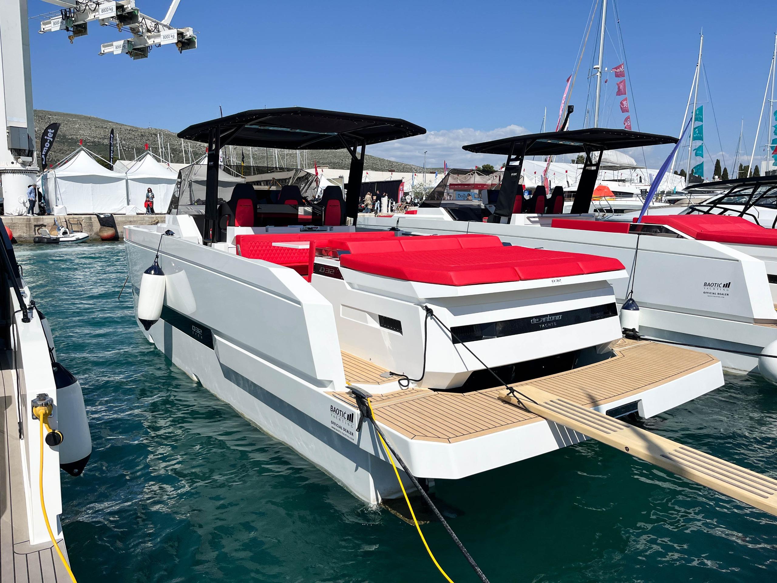 2025 De Antonio Yachts D32 OPEN