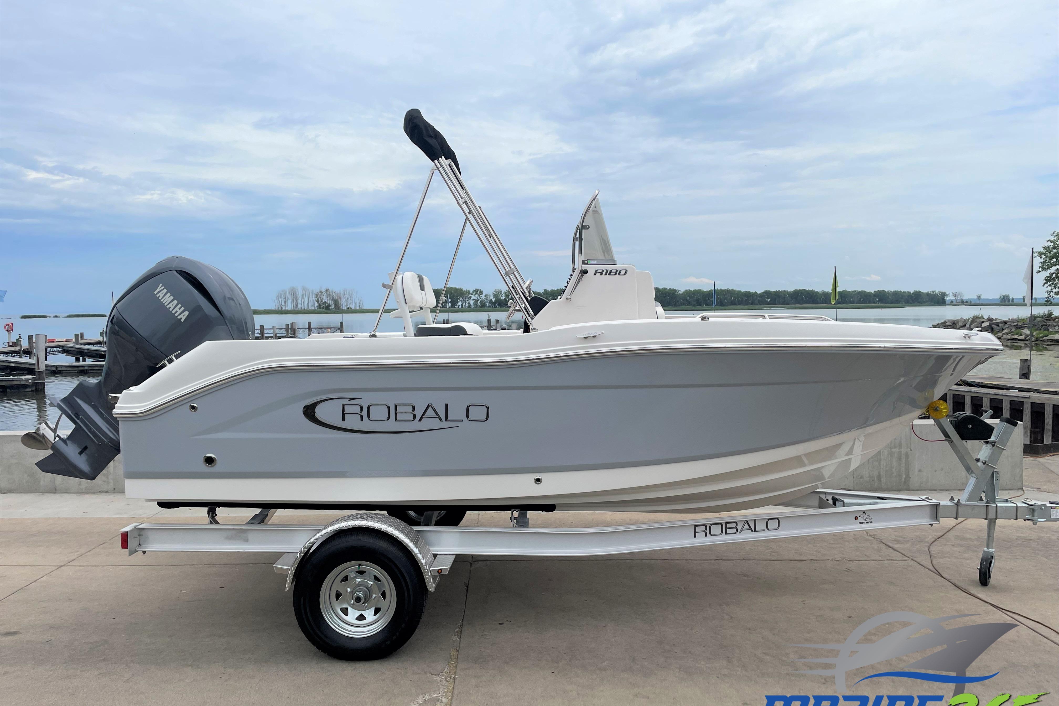 2026 Robalo R180 Center Console