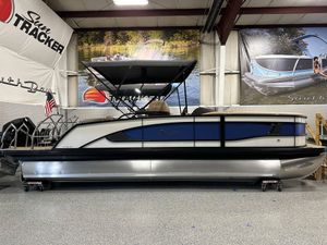 Barletta Lusso 23UC 2025 Barletta Lusso 23UC pontoon boat displayed in showroom with promotional banners.