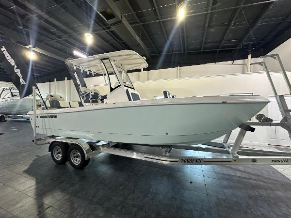 2026 Twin Vee 22 Bay Cat