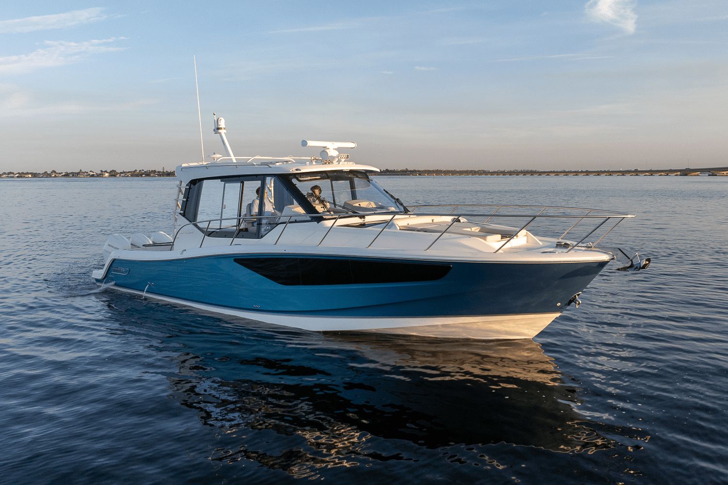 2025 Boston Whaler 405 Conquest