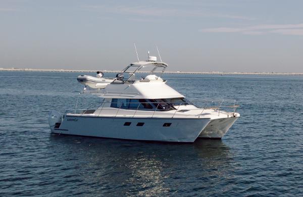 2025 ArrowCat 420 Flybridge