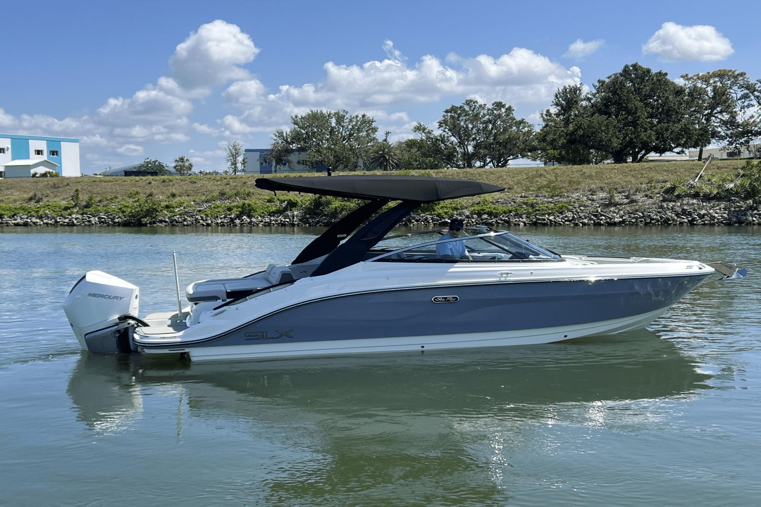 2025 Sea Ray SLX 260 Outboard