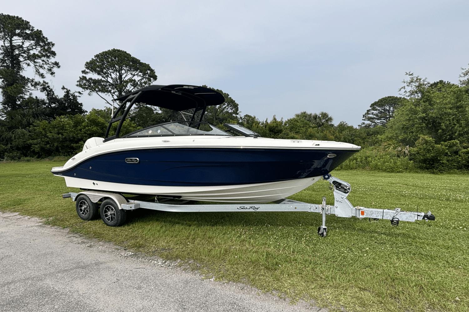 2025 Sea Ray SPX 210 Outboard