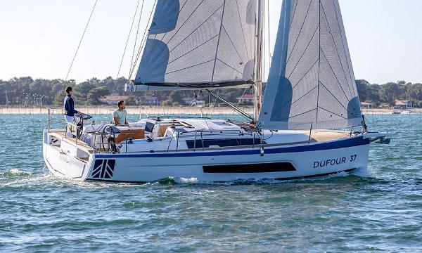 2025 Dufour 37