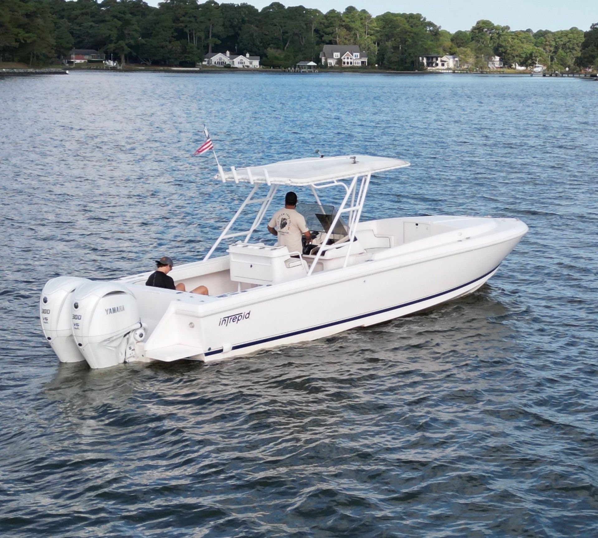 2002 Intrepid 323 Cuddy
