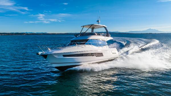 2025 Prestige 460
