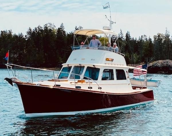 Hinckley Lobster Style Cruiser With Flybridge