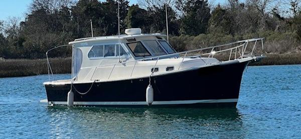 2004 Mainship 30 Pilot II Express Cruiser