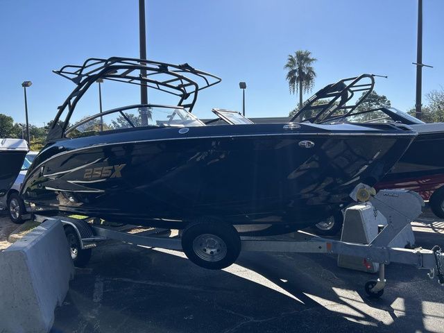 2025 Yamaha Boats 255XD