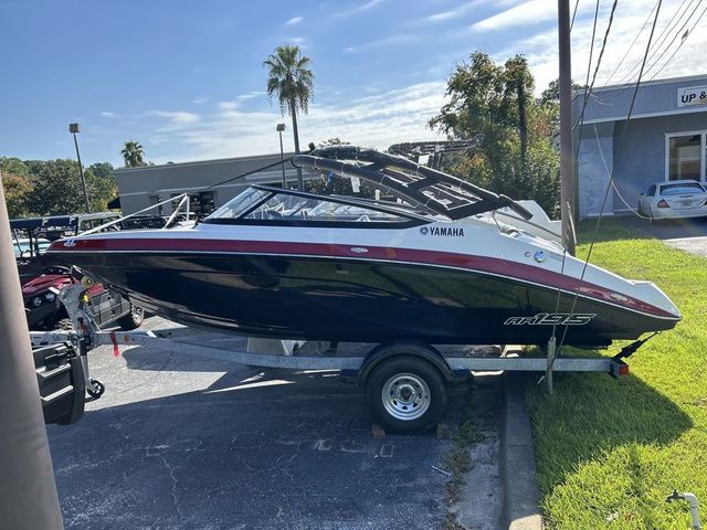 2025 Yamaha Boats AR195