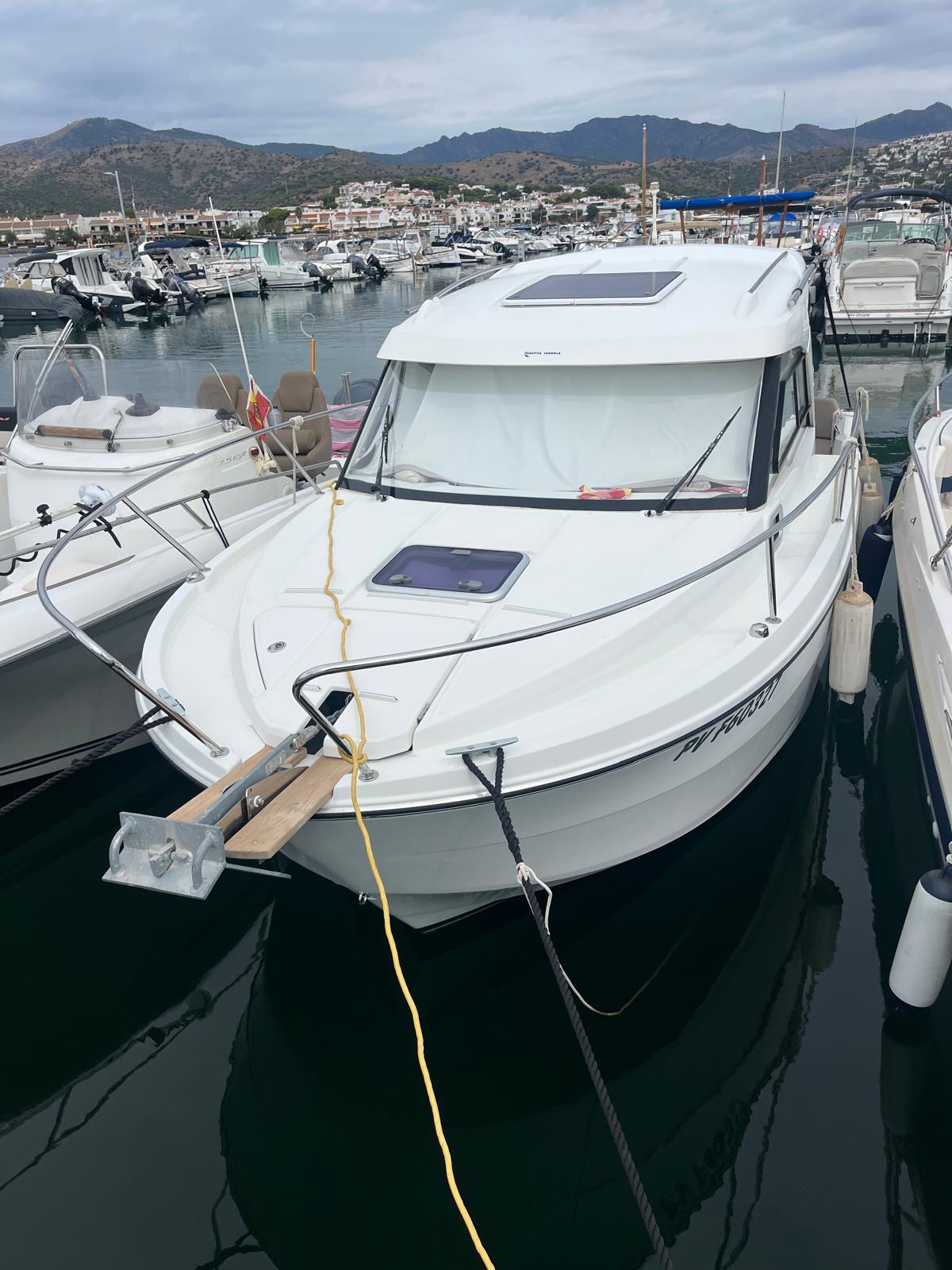 2017 Beneteau Antares 8 OB