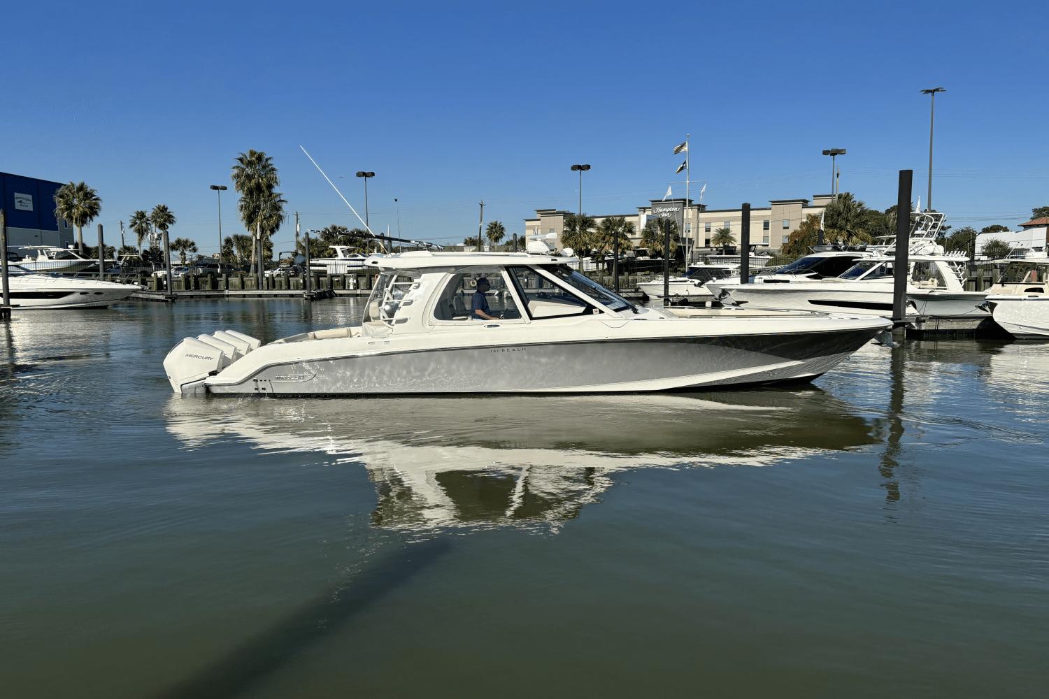 2022 Boston Whaler 380 Realm