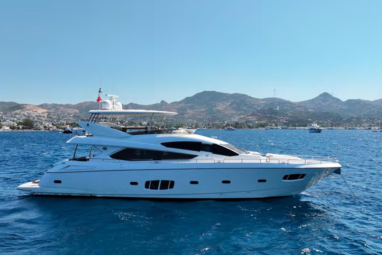 2011 Sunseeker 80 Yacht