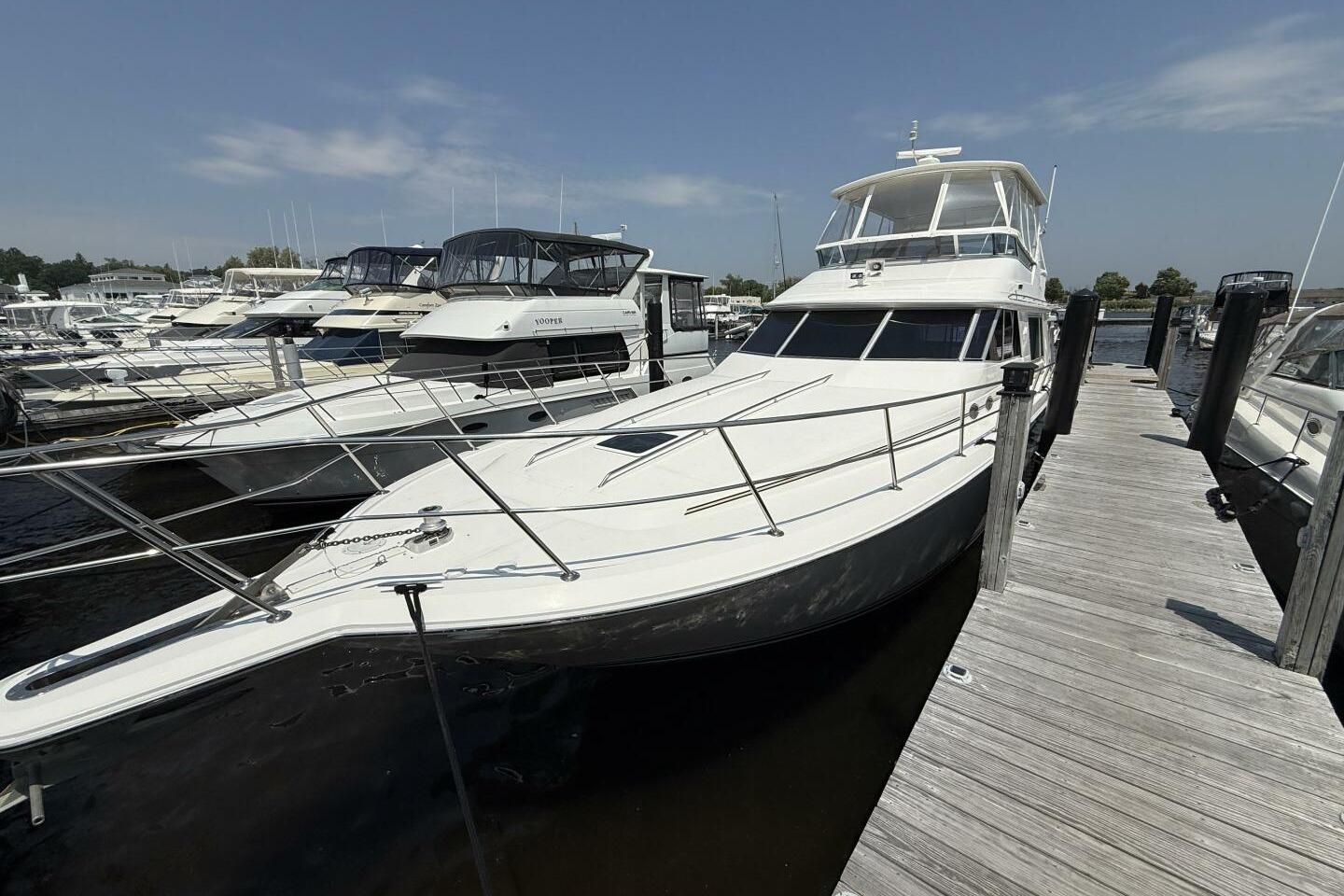 1995 Sea Ray 550 Sedan Bridge