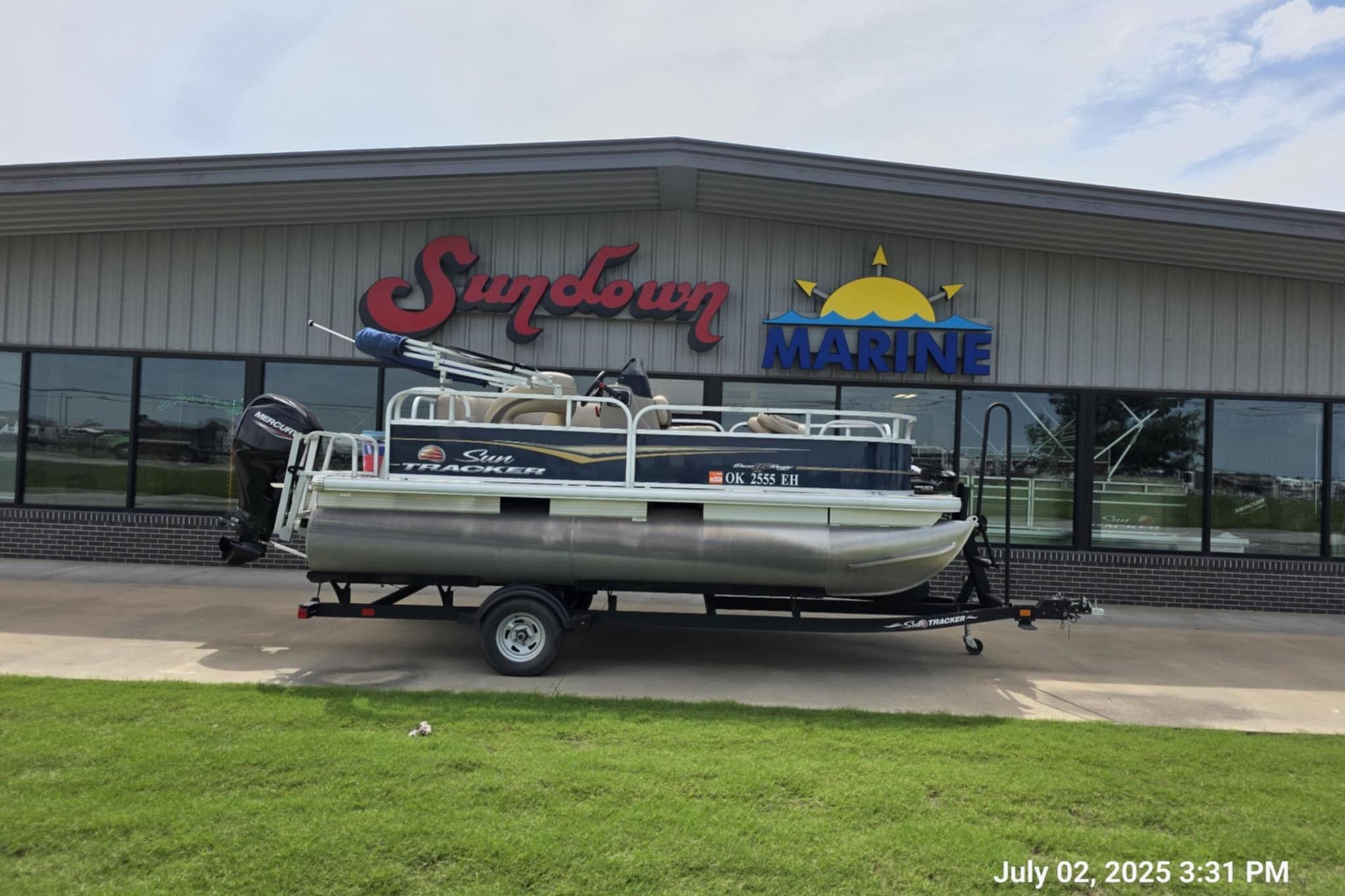 Sun Tracker Bass Buggy 16 XL Select 2021 Sun Tracker Bass Buggy 16 XL Select pontoon boat at Sundown Marine dealership.