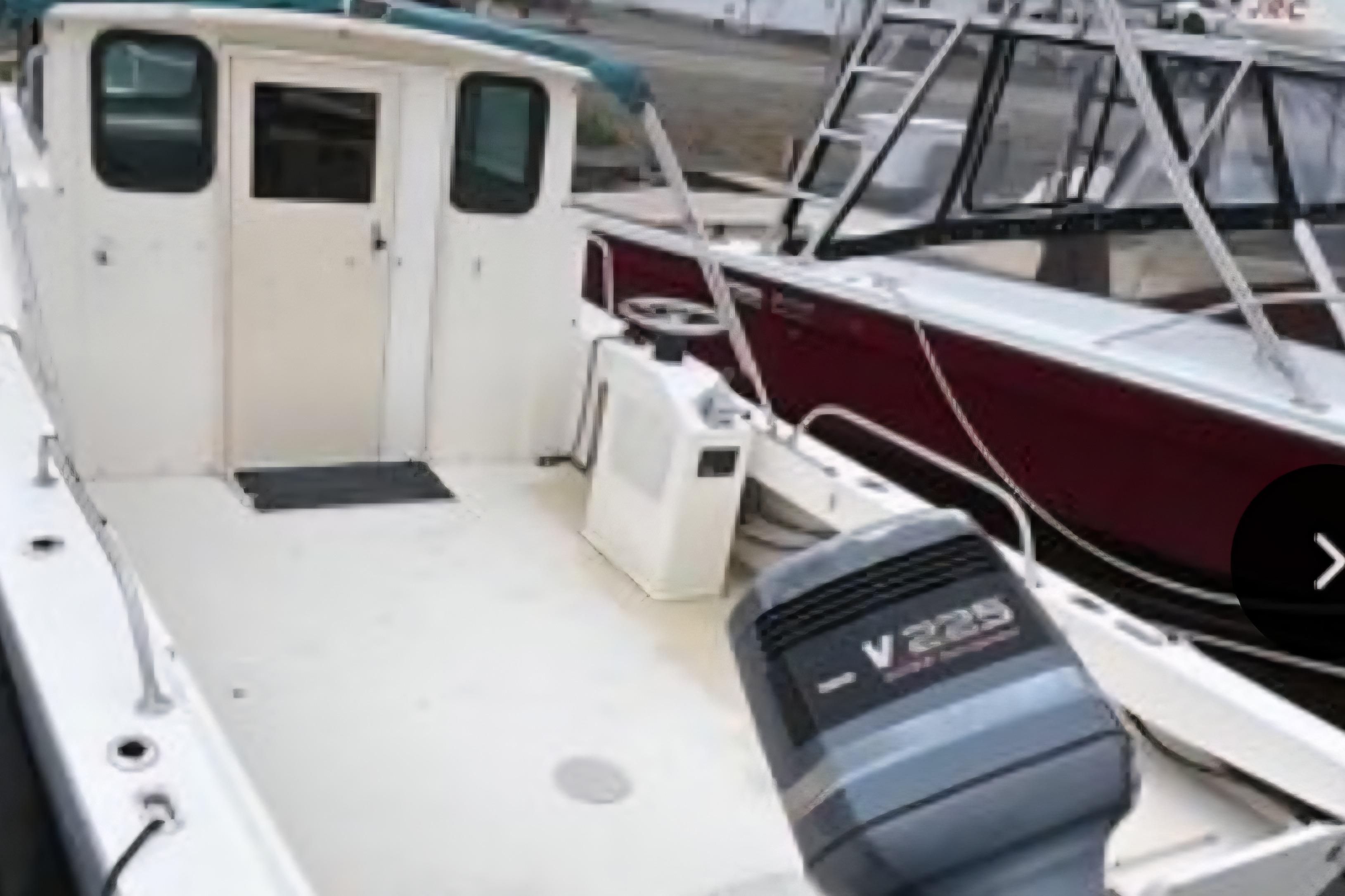 2001 Parker 2520 Modified Vee Sport Cabin
