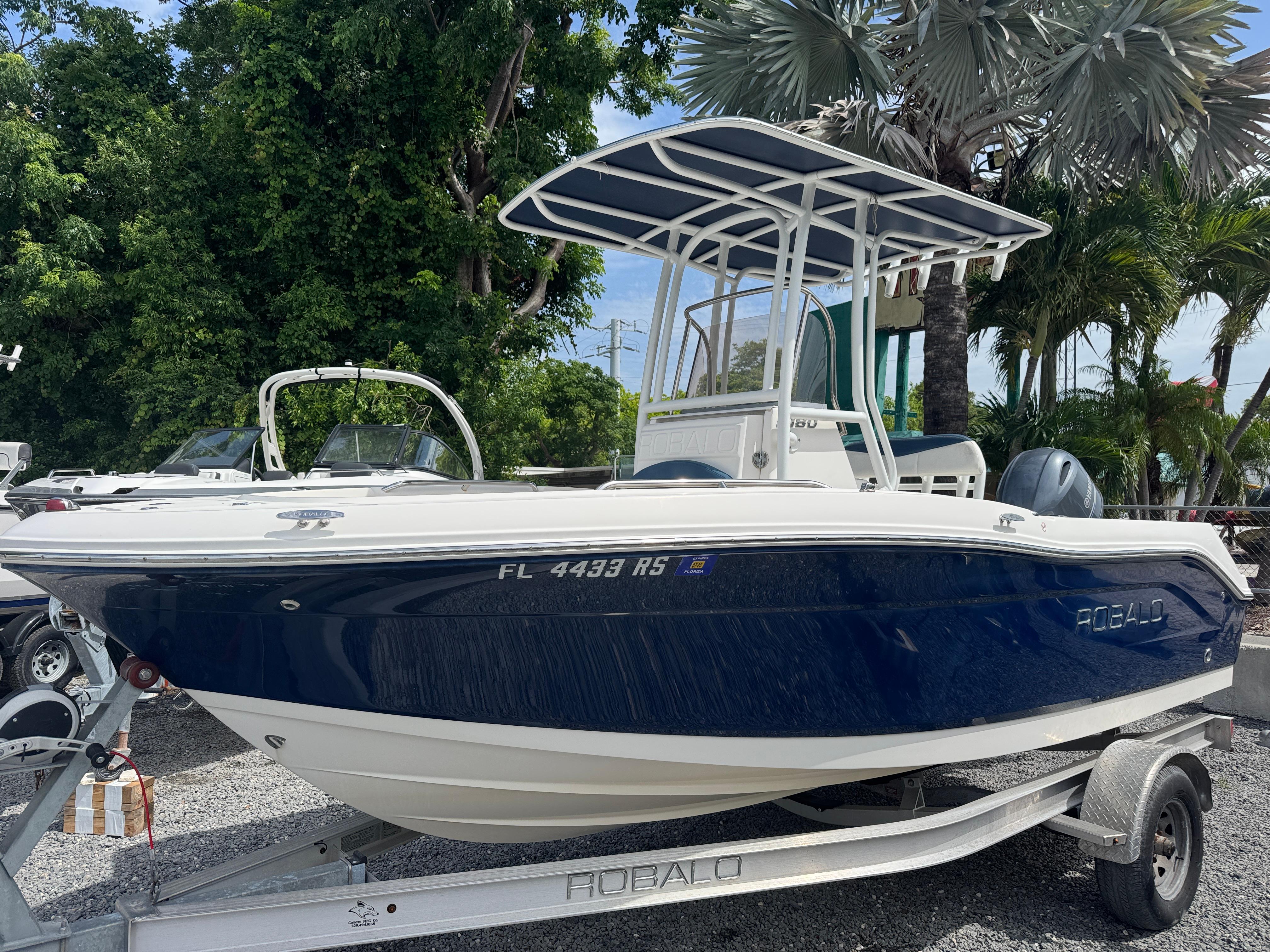 2018 Robalo R180 Center Console