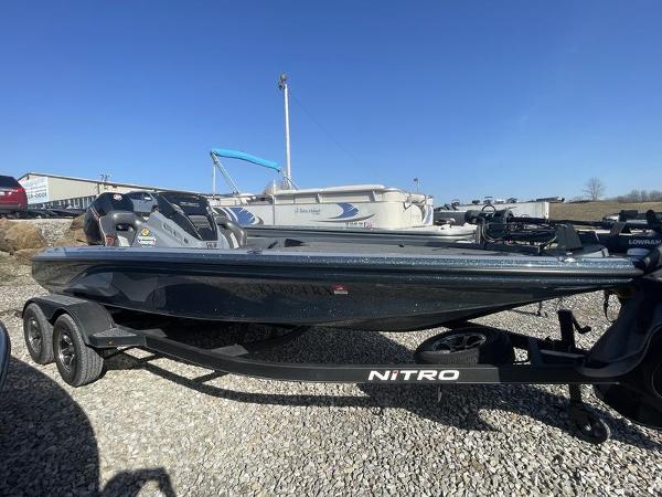 Nitro Z20 2021 Nitro Z20 boat on trailer in outdoor lot.