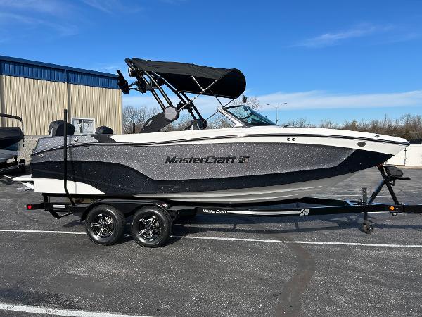 2024 MasterCraft XT22