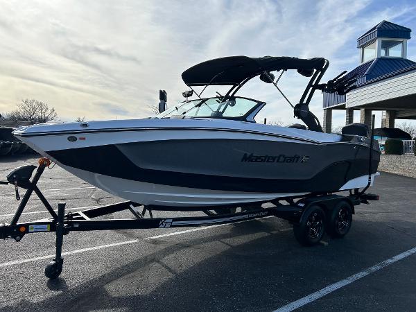 2024 MasterCraft XT22