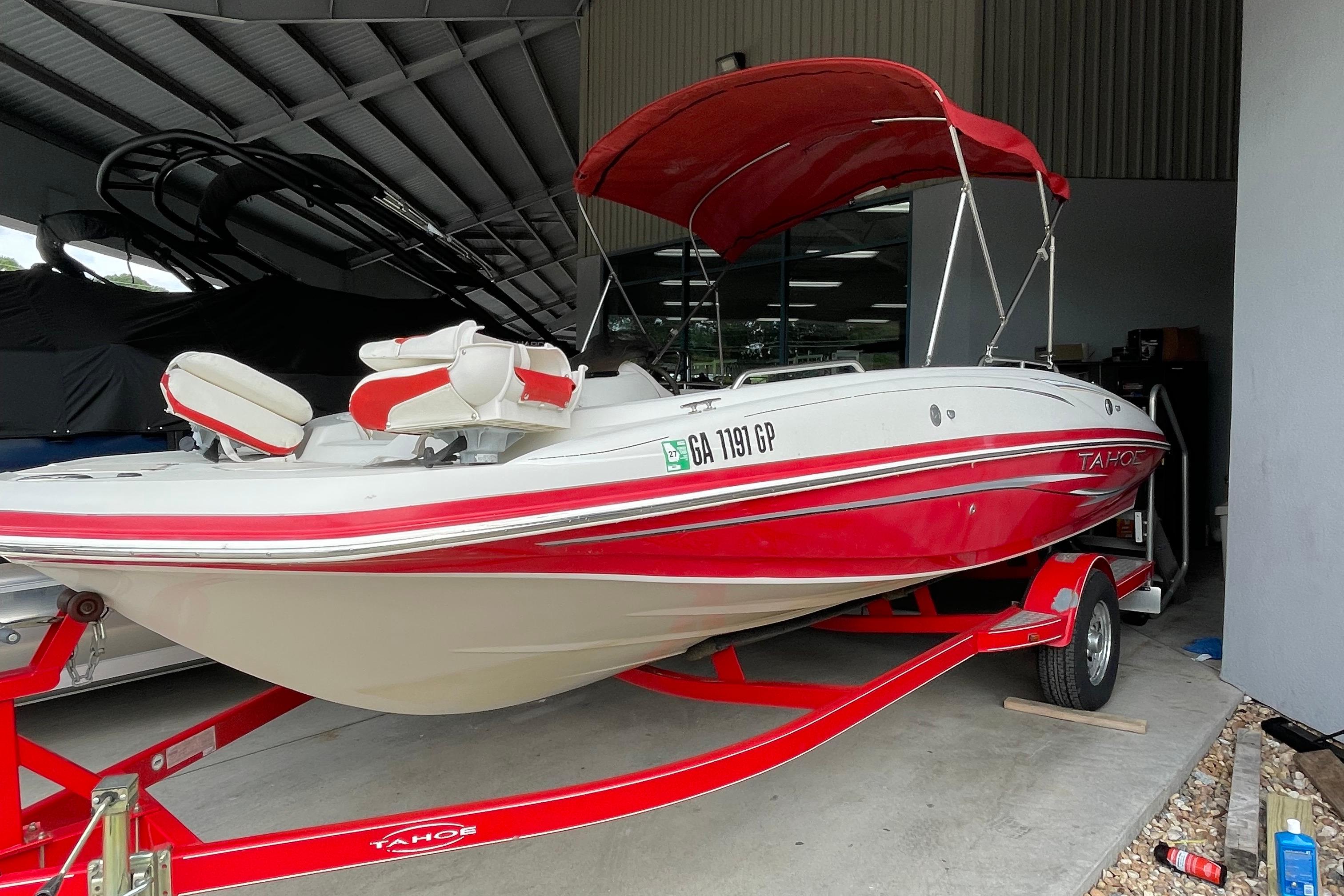 Tahoe 195s 2007 Tahoe 195s boat with red and white design on a matching trailer.