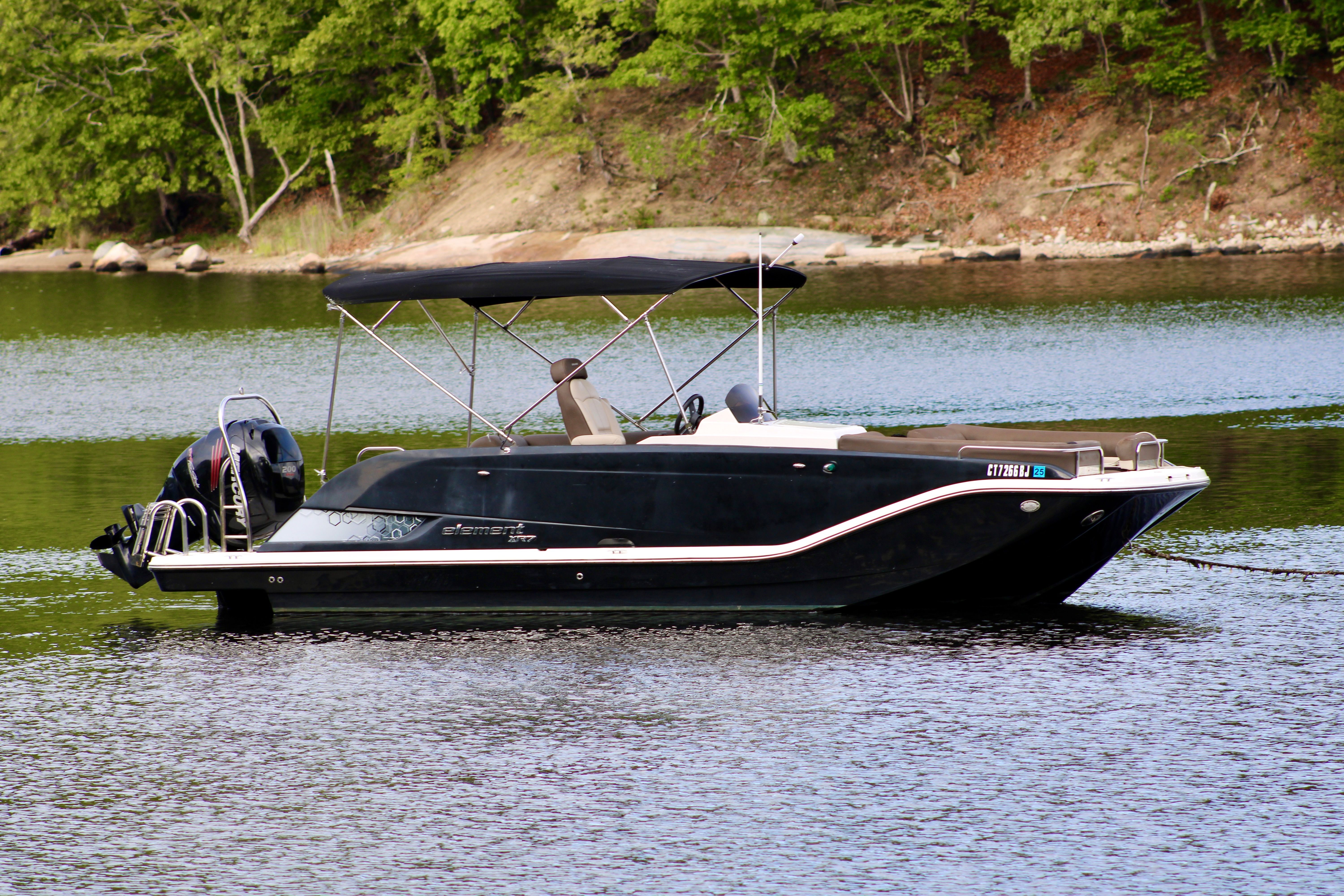 2017 Bayliner Element XR7