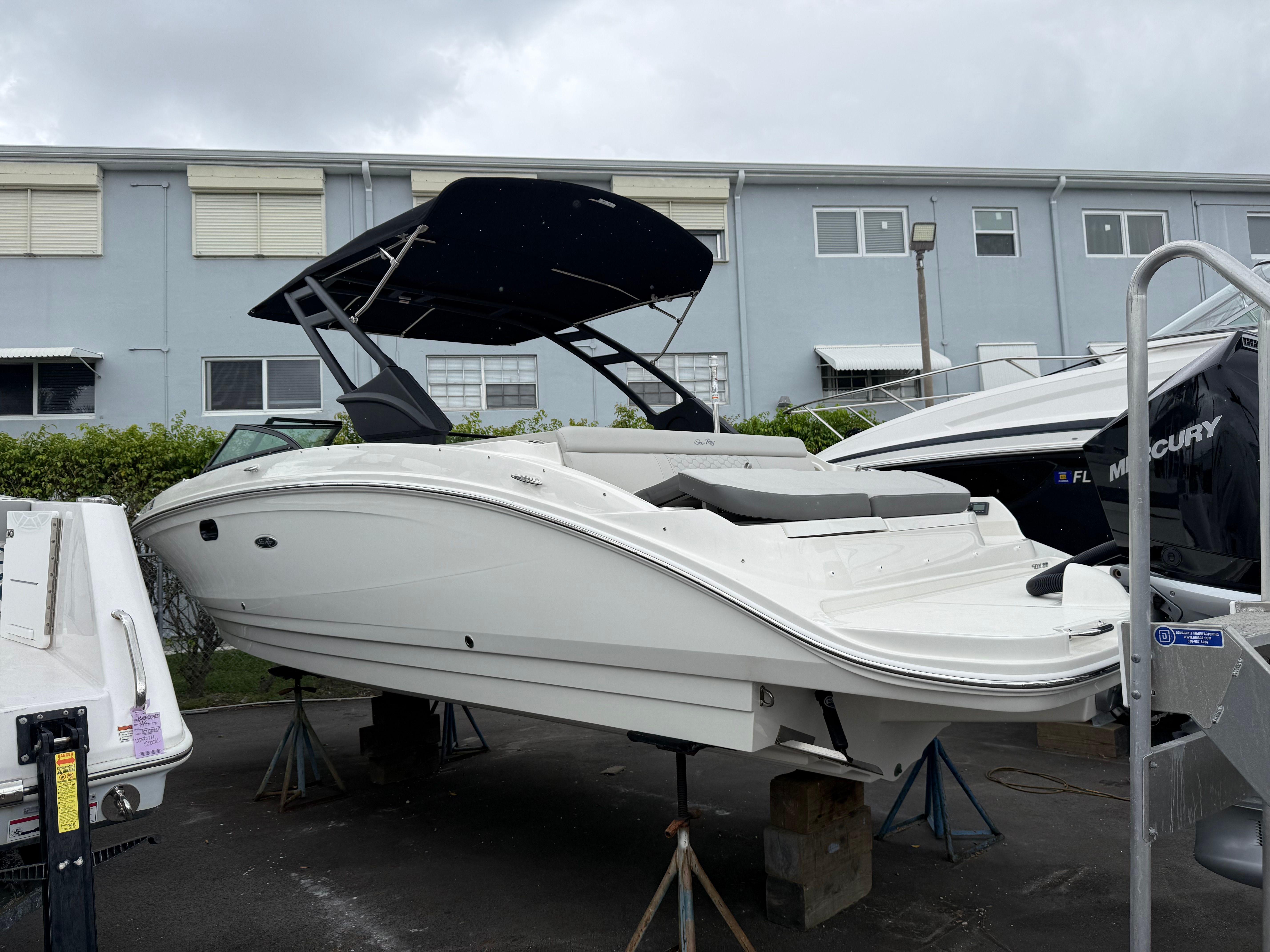 2024 Sea Ray SDX 270