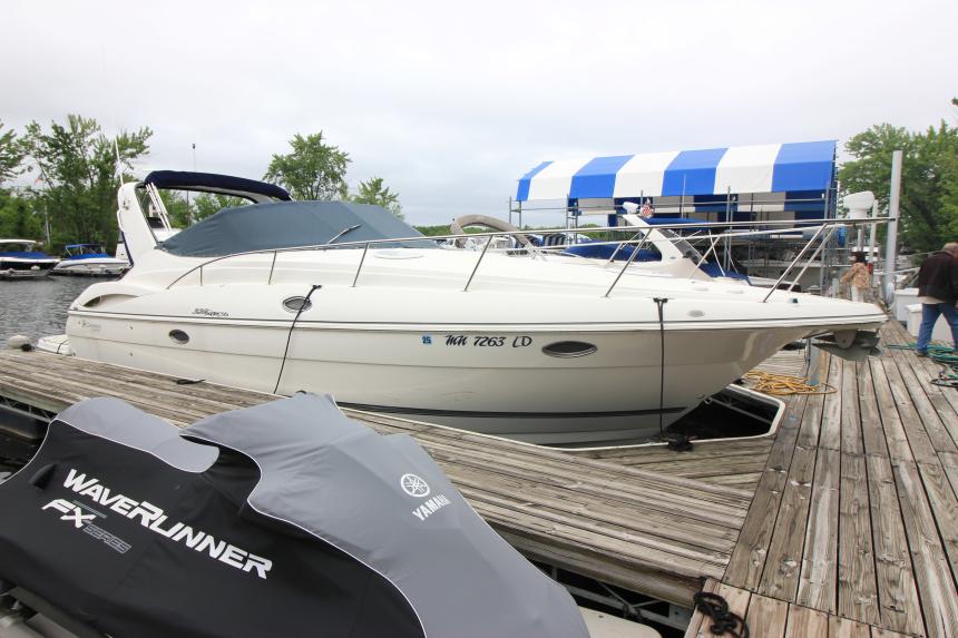 2006 Cruisers Yachts 320 Express