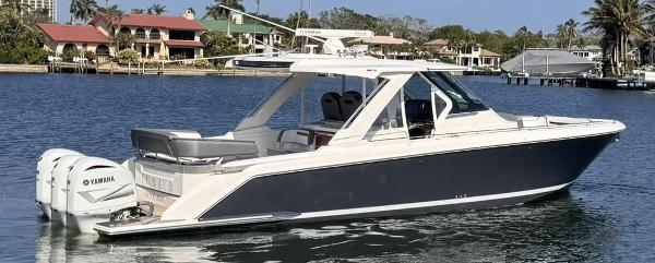 2018 Tiara Sport 38 LS