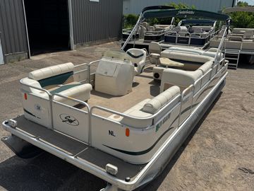 2004 Sweetwater 2222 DF Pontoon WITH SEA LEGS
