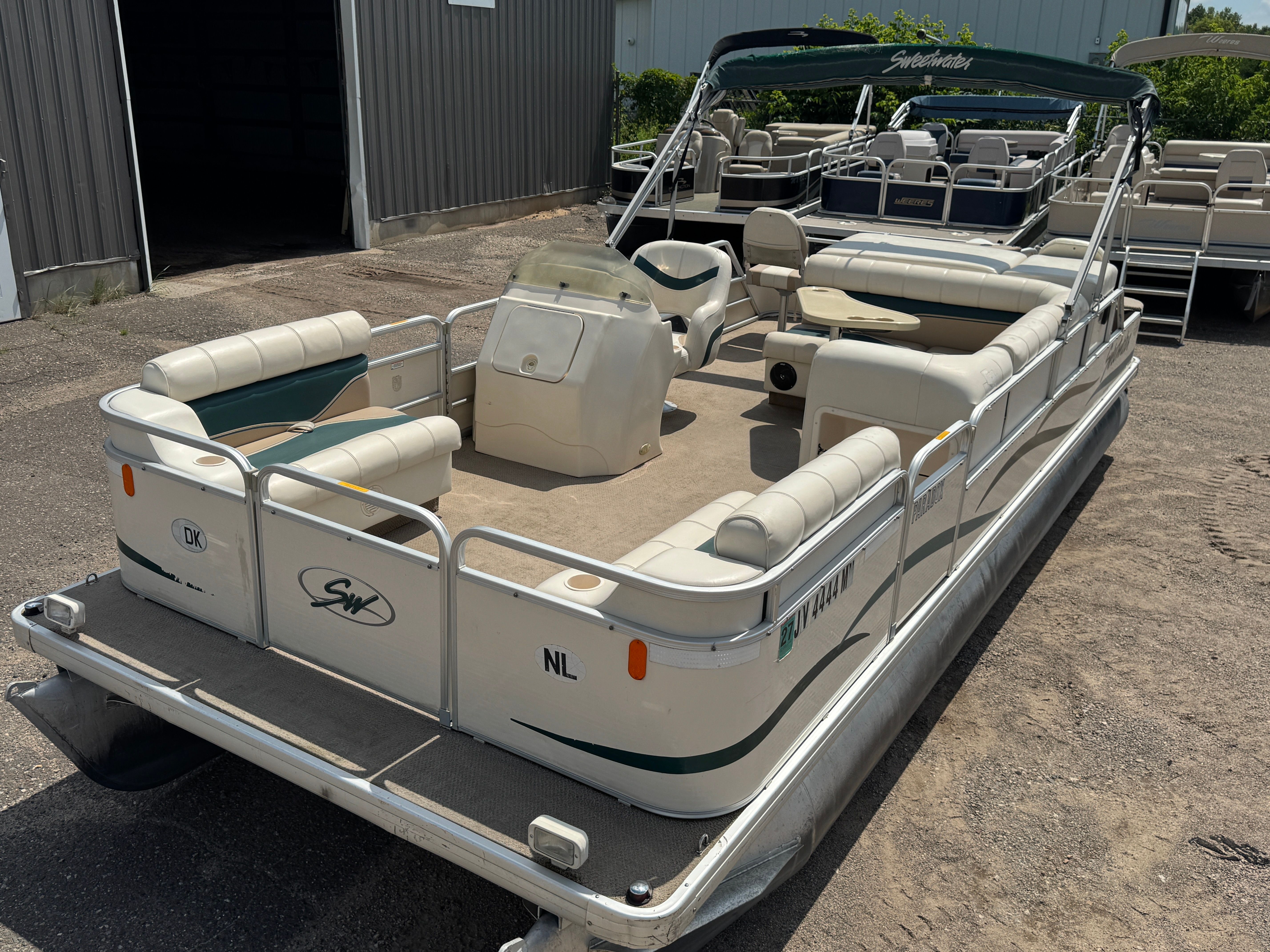 2004 Sweetwater 2222 DF Pontoon WITH SEA LEGS