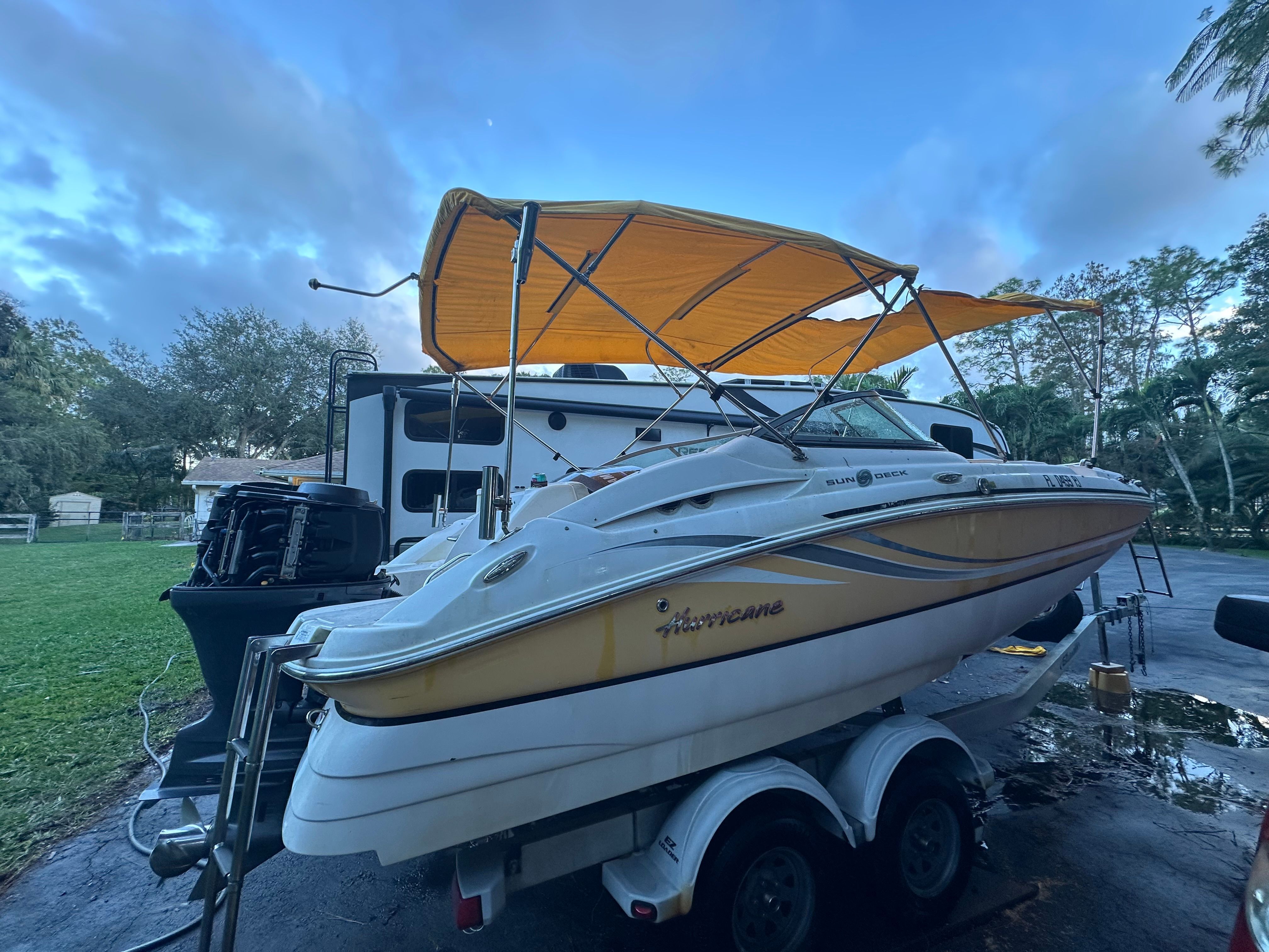 2011 Hurricane SunDeck 2000 OB