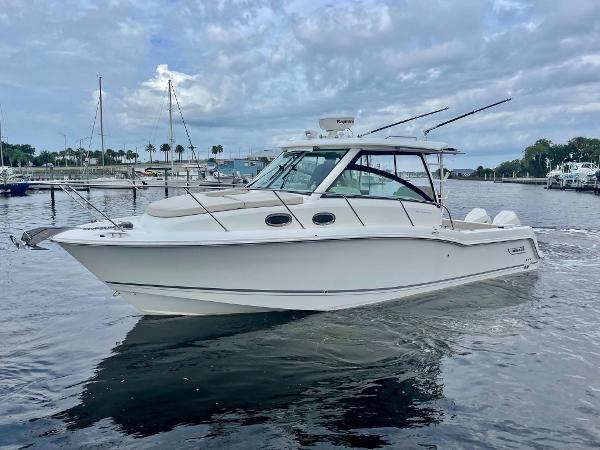 Boston Whaler 315 Conquest 2016 Boston Whaler 315 Conquest boat docked in a marina.