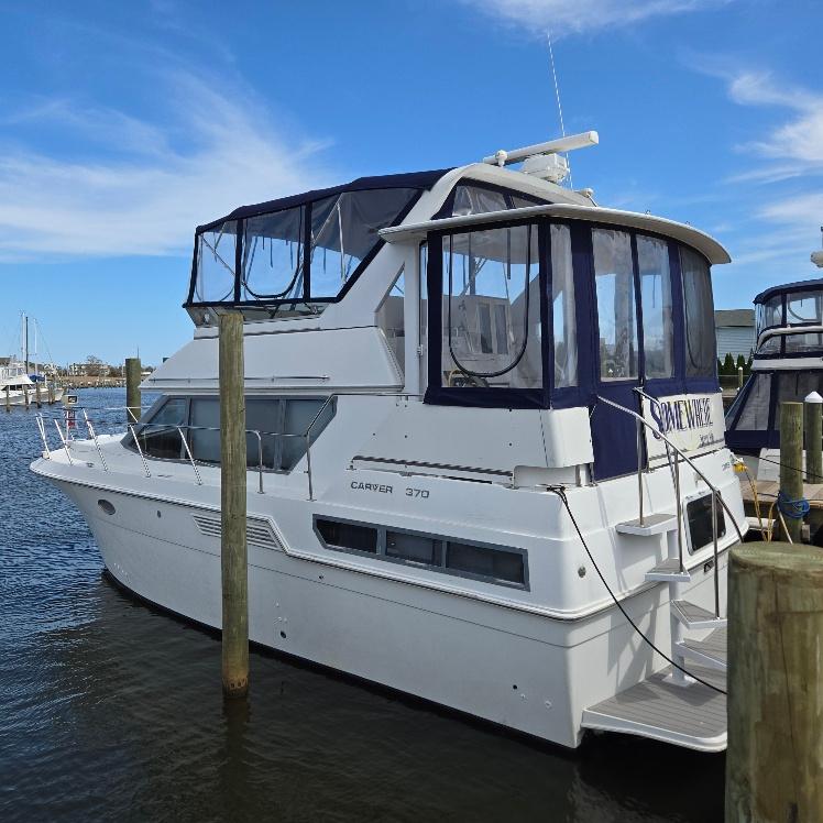 1997 Carver 370 Aft Cabin Motoryacht